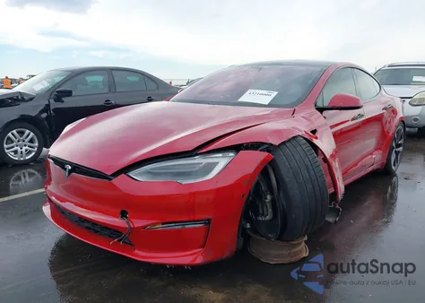 2022 Tesla Model S Plaid Tri Motor All-Wheel Drive z USA, uszkodzony, nr VIN 5YJSA1E61NF461712